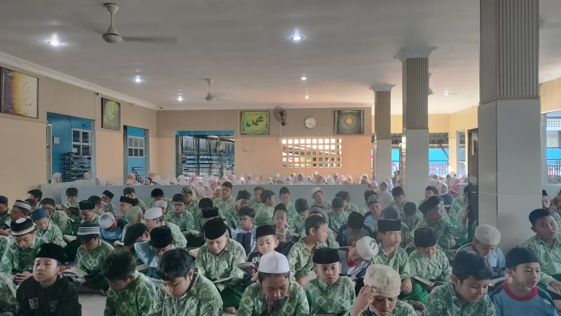 Pembiasaan Pagi di SD Islam Al Akhyar: Menanamkan Karakter Positif Sejak Awal Hari