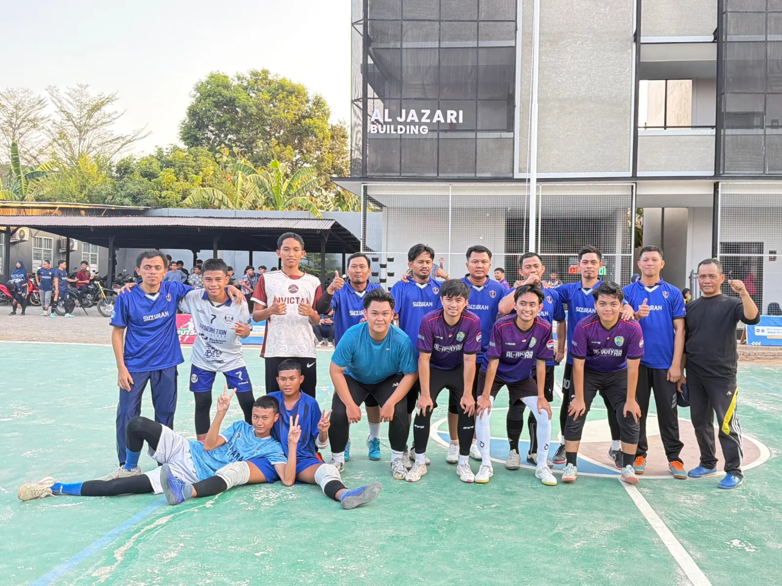 Rajut Ukhuwah Antargenerasi: Al Akhyar Futsal League Season 9 Satukan Siswa, Guru, dan Alumni