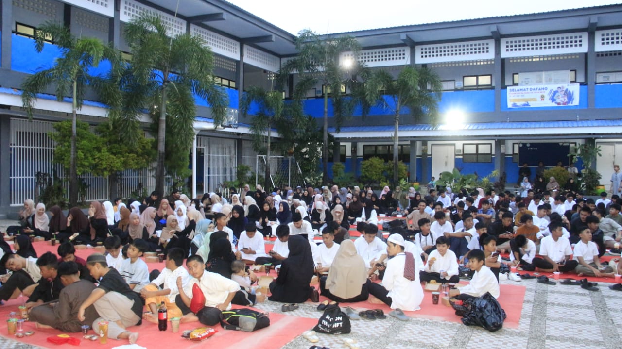 Al Akhyar Islamic School Makassar Menggelar Buka Puasa Bersama