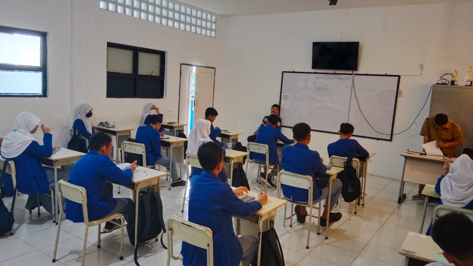 Perjalanan Menuju Kelulusan: Ujian Akhir Sekolah bagi Siswa Kelas IX SMP Islam Al Akhyar Makassar