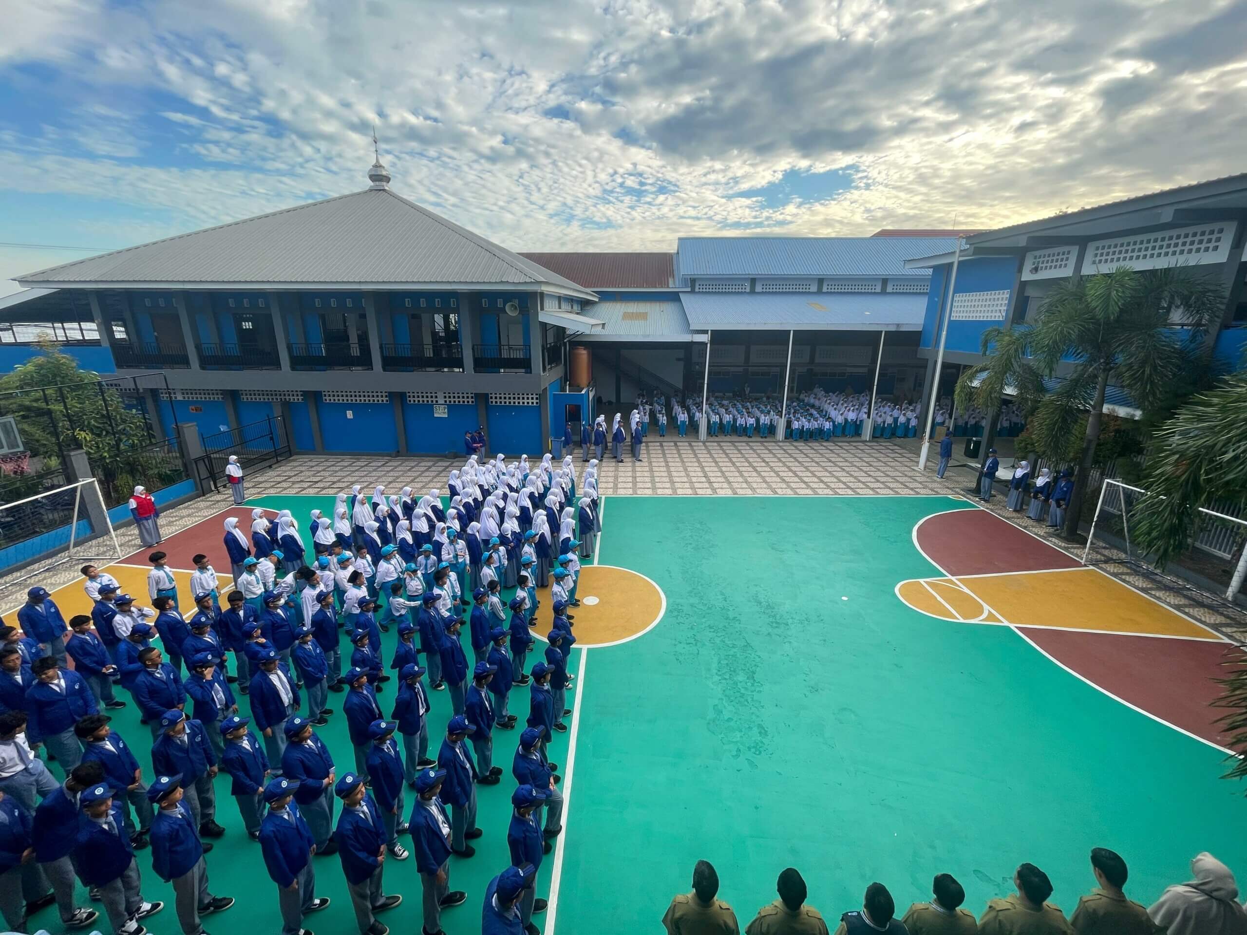 Semangat Baru di Tahun Ajaran Baru: Upacara Perdana SD & SMP Islam Al Akhyar
