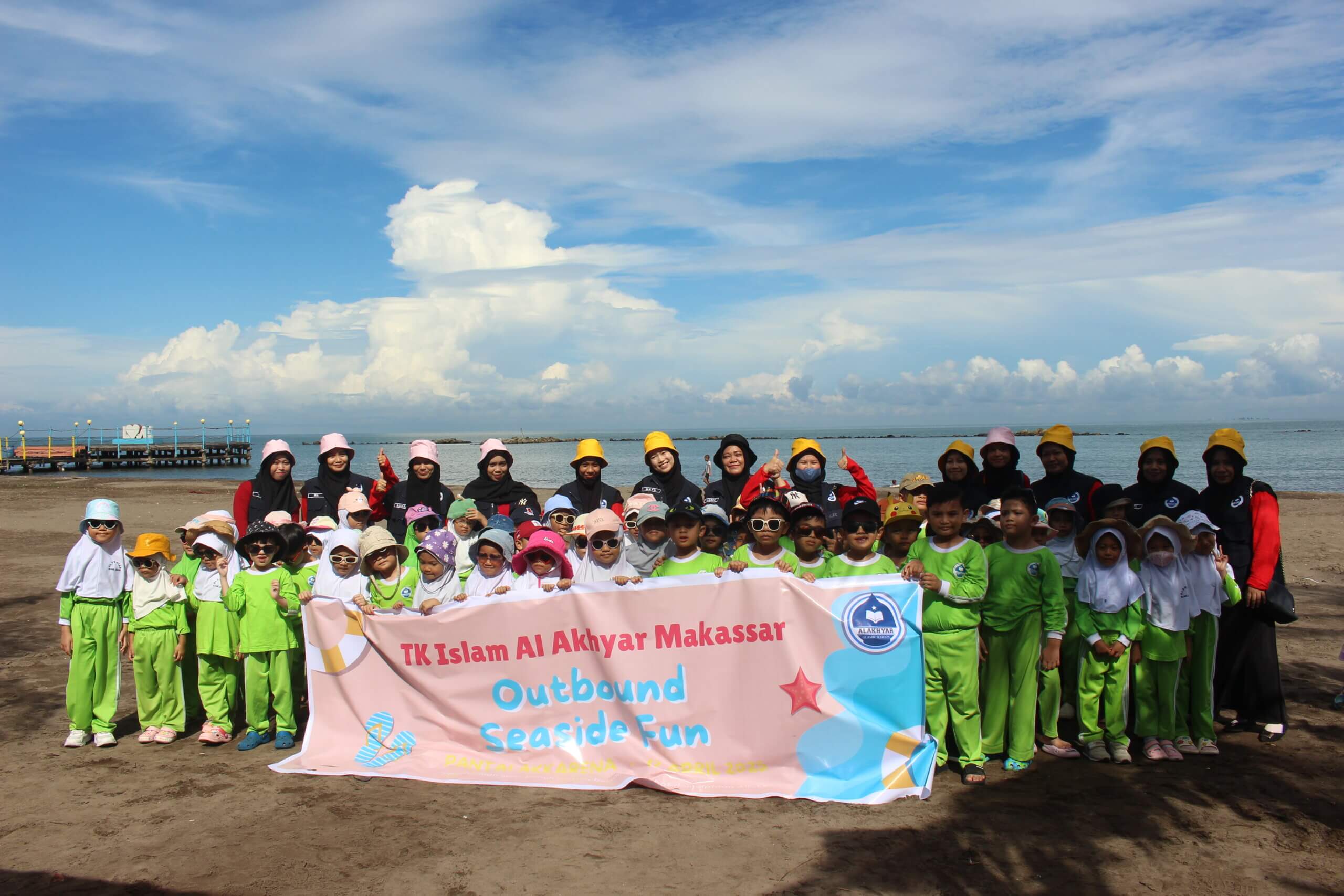 Outing Class TK Islam Al Akhyar ke Pantai Akkarena: Belajar, Bermain, dan Menanamkan Nilai Islami.