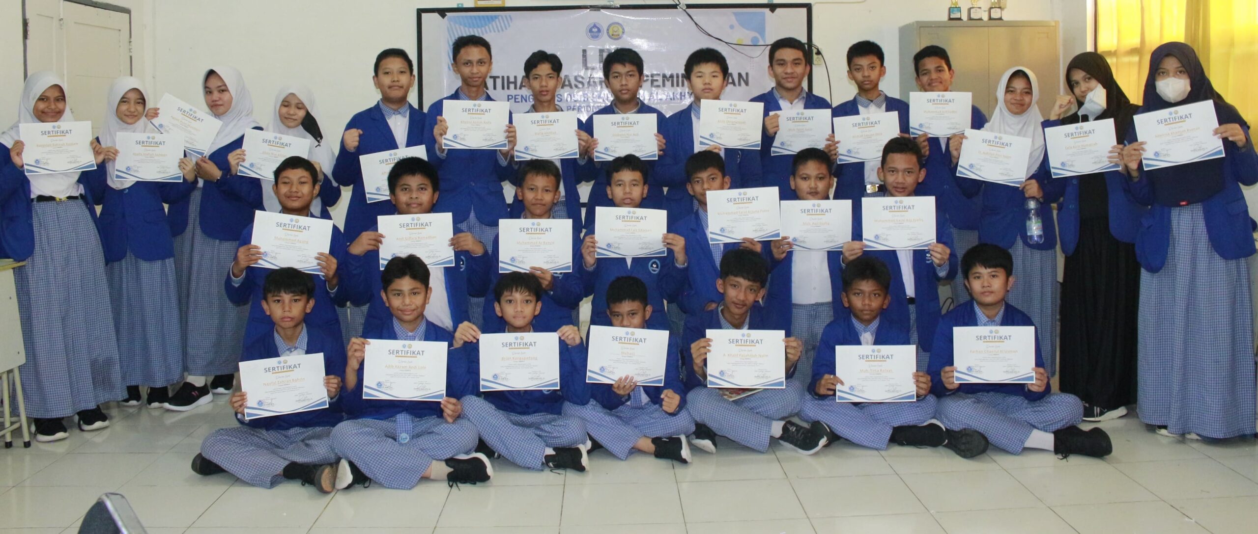 Menggali Potensi Kepemimpinan Melalui Latihan Dasar Osis SMP Islam Al Akhyar Makassar