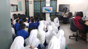 Belajar Memahami Informasi Potensi Bencana : Al Akhyar Melakukan Kunjungan Ke Kantor BMKG