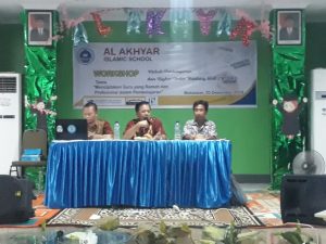 "Kegiatan Akhir Tahun 2019 Al Akhyar Menggelar Kegiatan Workshop dalam rangka meningkatkan Kompetensi Guru"