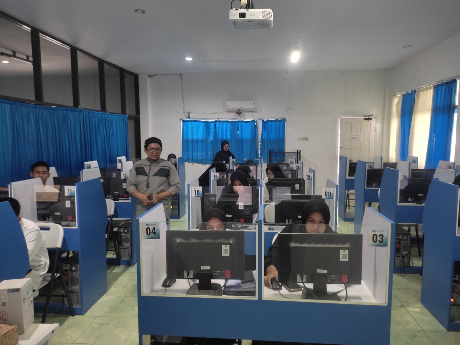 Persiapkan Hadapi OSN, Siswa SMA Islam Al Akhyar Semangat Menjalani Simulasi meskipun sedang Berpuasa