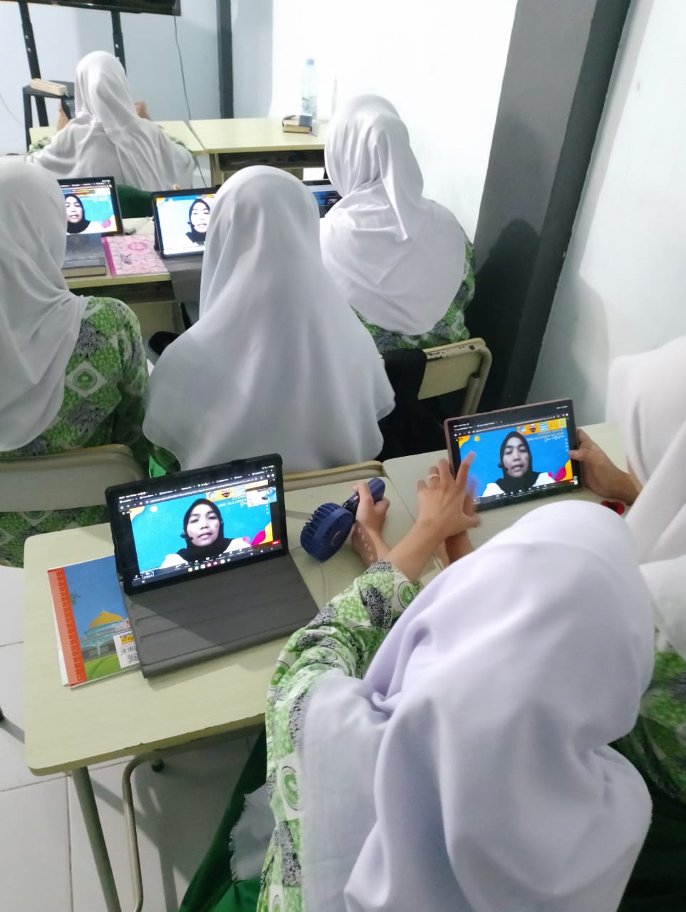 SMA Islam Al Akhyar Makassar Ikut Serta dalam Kegiatan Literasi Digital