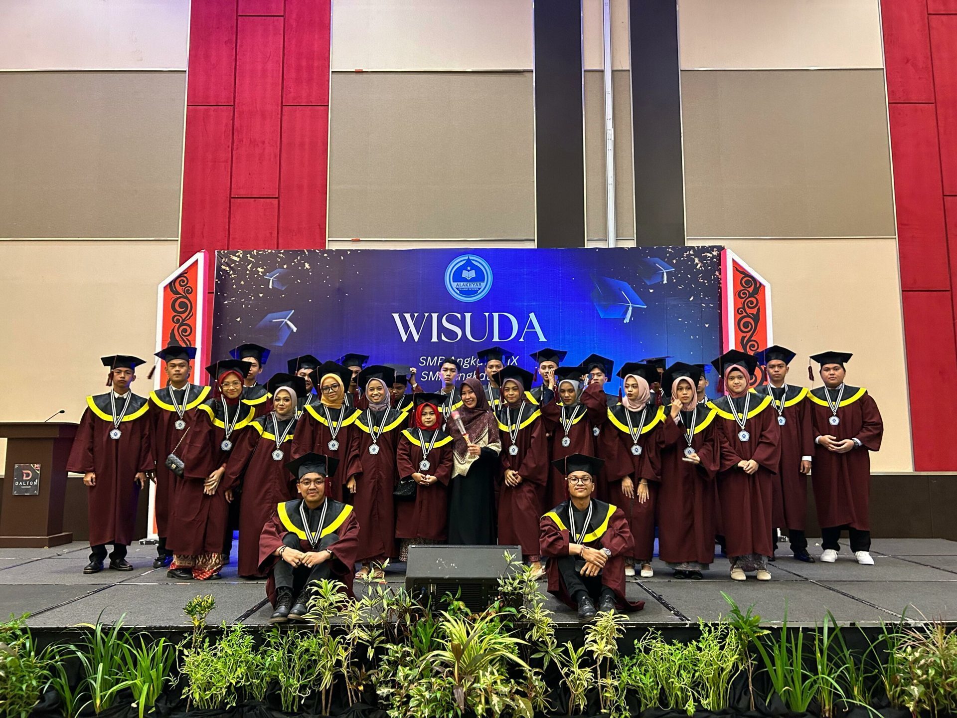 Khidmatnya Prosesi Wisuda Penamatan Peserta Didik SMA Islam Al Akhyar Makassar Angkatan II