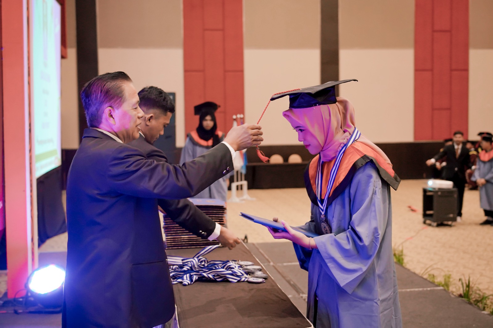 Momen Haru: Prosesi Wisuda SMP Islam Al Akhyar Makassar
