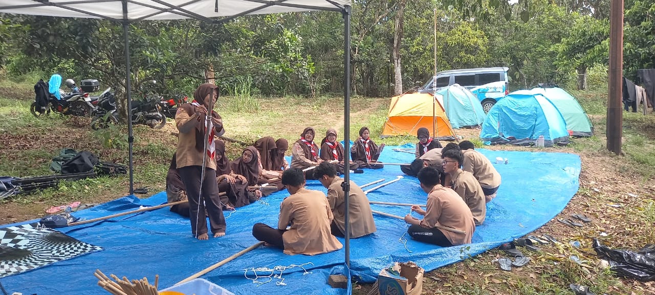 PERJUSAMI: Melatih kemandirian dan Kecakapan siswa di Alam Terbuka