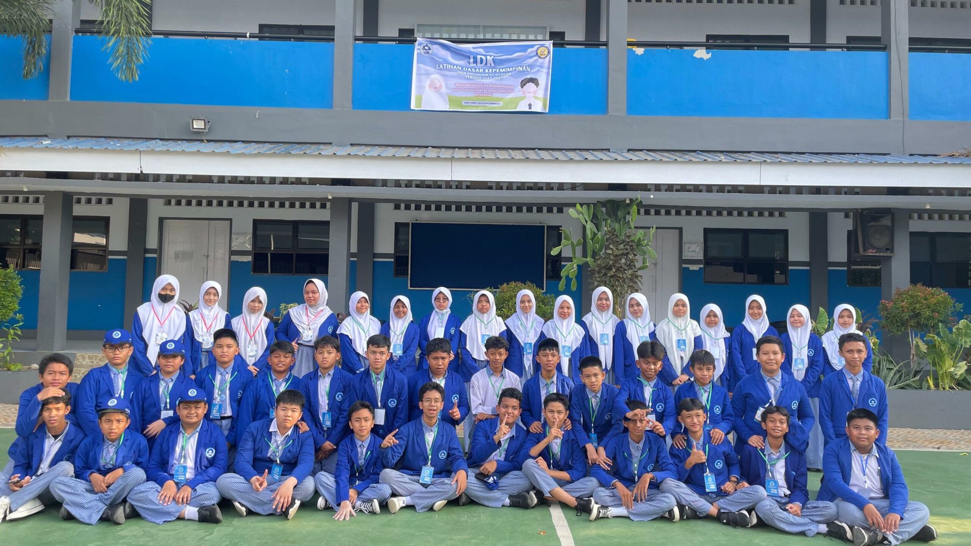 Melatih Keterampilan Kepemimpinan: LDK OSIS SMP Islam Al Akhyar