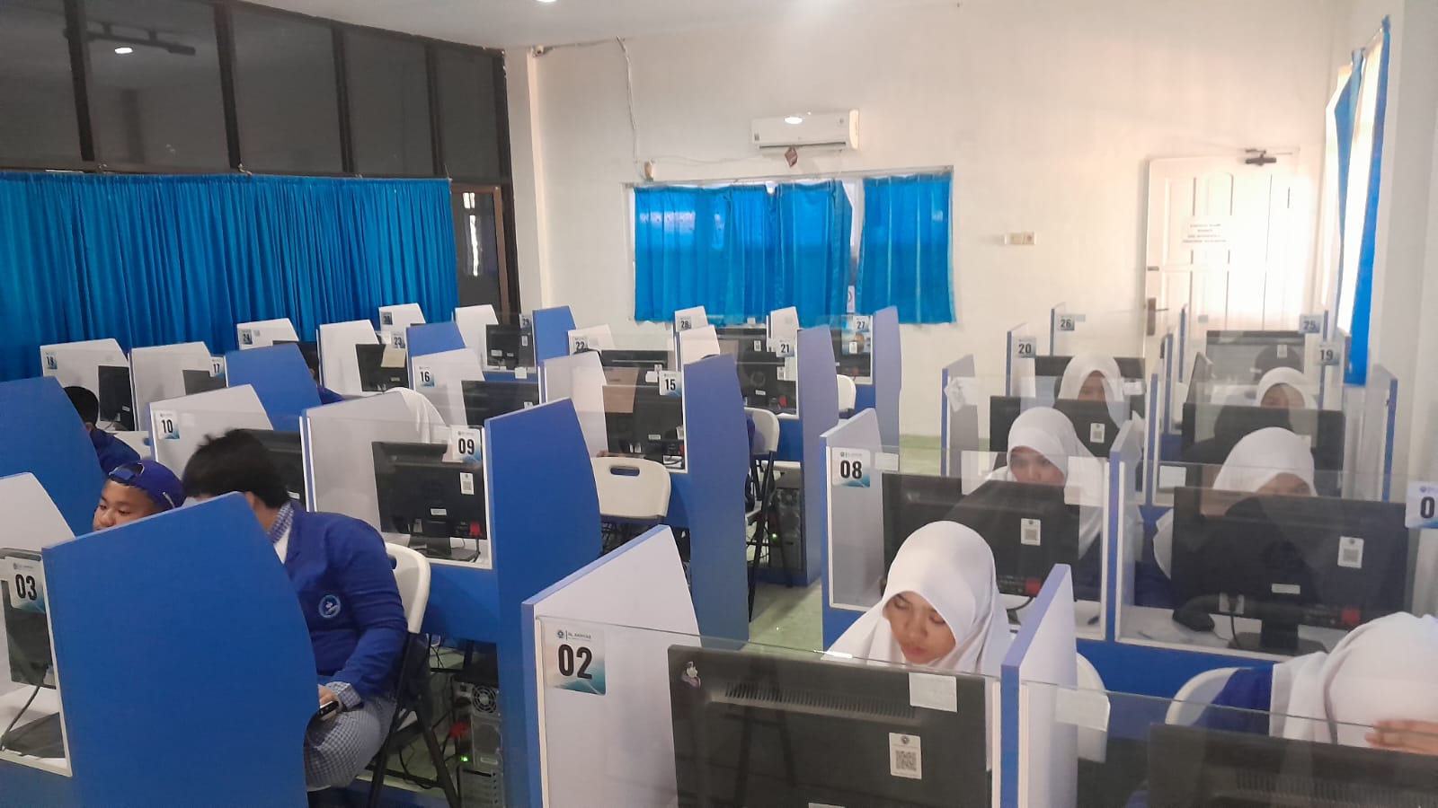 Ujian ANBK SMP Islam Al Akhyar : Meningkatkan Kualitas Pendidikan
