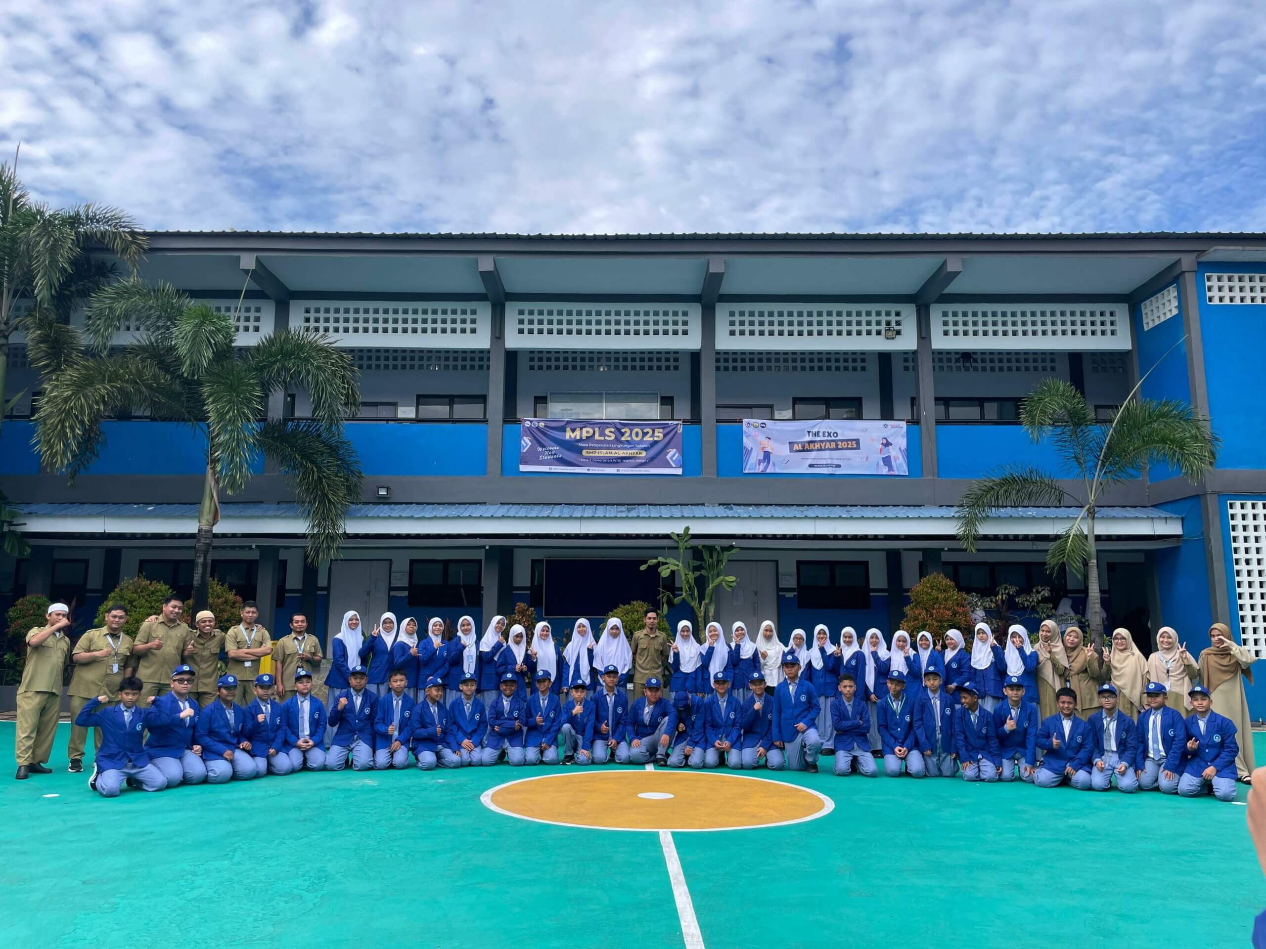 MPLS 2025 SMP Islam Al Akhyar : Membangun Generasi Cerdas Berwawasan Islami